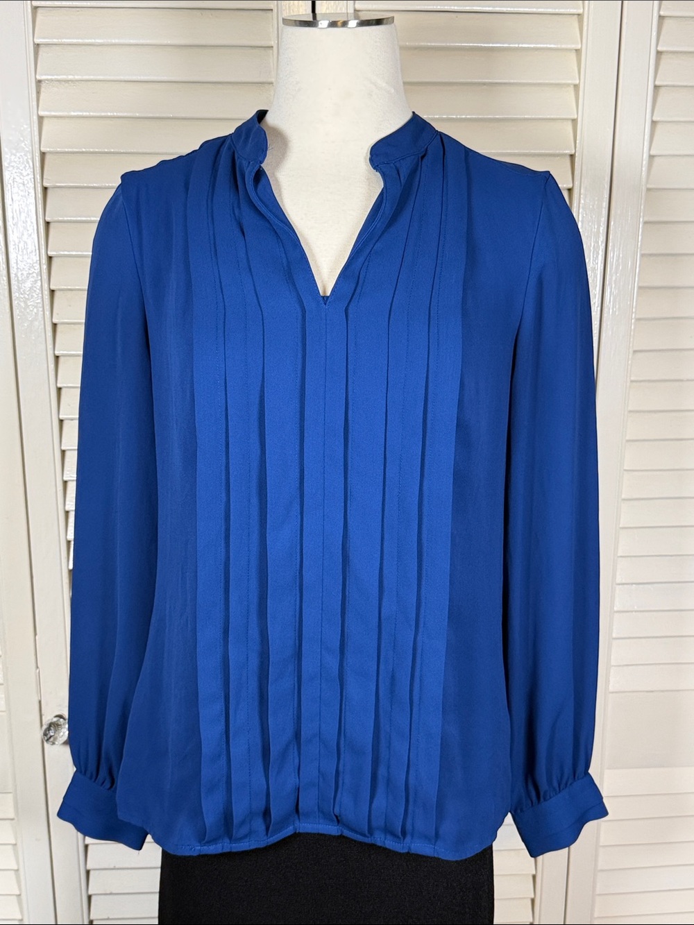 White House Black Market Clio Pleated Blouse Royal Blue Size 6 Office